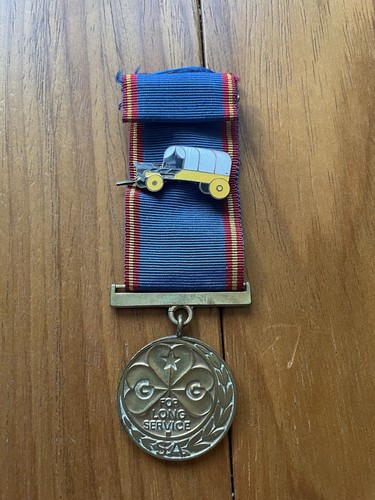 Girl guide metal badge for - guide,